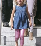 Jessica Alba Has Lunch With Her Daughters