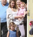 Jessica Alba Has Lunch With Her Daughters