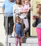 Jessica Alba Has Lunch With Her Daughters