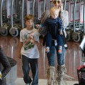 Kate Hudson arrives at Roissy Airport with her kids Bingham and Ryder on October 18, 2012 in Paris, France.