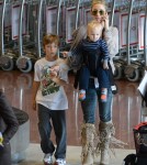 Kate Hudson arrives at Roissy Airport with her kids Bingham and Ryder on October 18, 2012 in Paris, France.