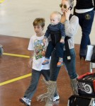 Kate Hudson arrives at Roissy Airport with her kids Bingham and Ryder on October 18, 2012 in Paris, France.