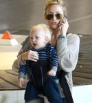 Kate Hudson arrives at Roissy Airport with her kids Bingham and Ryder on October 18, 2012 in Paris, France.