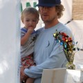 Owen Wilson went to the farmers' market with his son, Robert Wilson, and mother, Laura Wilson, in Malibu, California on October 14, 2012.