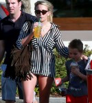 Britney & Jamie Lynn Spears Take Her Boys Shopping At Target