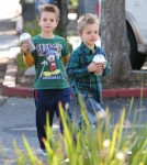 Semi-Exclusive... Britney Spears Takes Her Boys Shopping