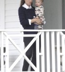 Jennifer Garner Hanging Out With Her Kids On The Porch