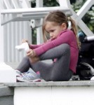 Jennifer Garner Hanging Out With Her Kids On The Porch