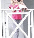Jennifer Garner Hanging Out With Her Kids On The Porch