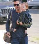 Jessica Alba And Family Out For Breakfast In West Hollywood