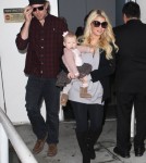 A Pregnant Jessica Simpson Arriving On A Flight At LAX With Her Family