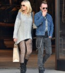 Pregnant Malin Akerman & Roberto Go Shopping