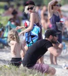 Ashlee Simpson And Son Bronx Enjoy A Day On The Beach