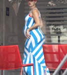 Exclusive... Pregnant Amber Rose Stopping To Visit A Friend