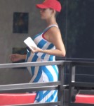 Exclusive... Pregnant Amber Rose Stopping To Visit A Friend
