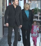 Ben Affleck Takes His Mom & Daughter To Breakfast