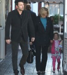 Ben Affleck Takes His Mom & Daughter To Breakfast