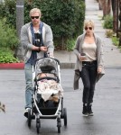 Chris Hemsworth & Elsa Take India To Christmas Eve Breakfast