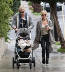 Chris Hemsworth & Elsa Take India To Christmas Eve Breakfast