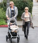 Chris Hemsworth & Elsa Take India To Christmas Eve Breakfast