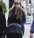 Elizabeth Berkley Dines At La Coversation With Her Family
