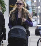 Elizabeth Berkley Dines At La Coversation With Her Family