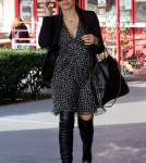Pregnant Pretty Jenna Dewan Gets A Manicure