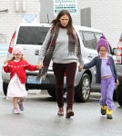 Jennifer Garner And Family Shopping On A Rainy Day