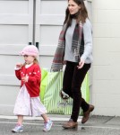 Jennifer Garner And Family Shopping On A Rainy Day