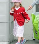 Jennifer Garner And Family Shopping On A Rainy Day