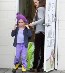 Jennifer Garner And Family Shopping On A Rainy Day