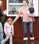 Jennifer Garner Takes Her Kids To Breakfast