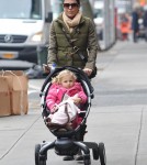 Bethenny Frankel Out Walking Daughter Bryn In New York