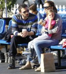 Ben Affleck & Jennifer Garner Take Their Daughters Ice Skating
