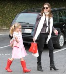 Jennifer Garner Takes Violet Book Shopping After School