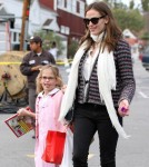 Jennifer Garner Takes Violet Book Shopping After School