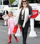 Jennifer Garner Takes Violet Book Shopping After School