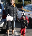 Julie Bowen Takes Her Kids To Farmers Market In Studio City