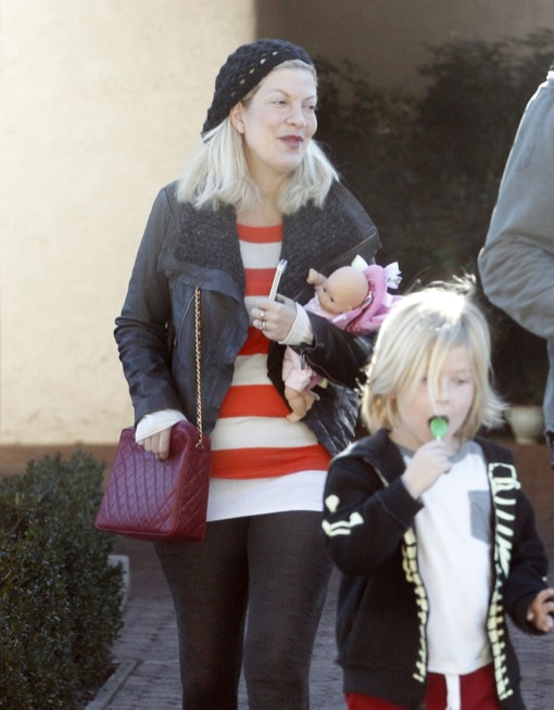 Exclusive... Tori Spelling Takes The Kids To See The ...