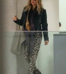 Exclusive... Pregnant Fergie Touches Down In Paris