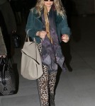 Exclusive... Pregnant Fergie Touches Down In Paris