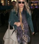 Exclusive... Pregnant Fergie Touches Down In Paris