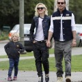 Gwen Stefani and Gavin Take The Boys to the Park