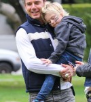 Gwen Stefani and Gavin Take The Boys to the Park