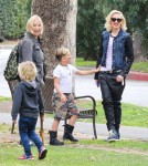 Gwen Stefani and Gavin Take The Boys to the Park