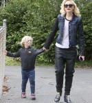 Gwen Stefani and Gavin Take The Boys to the Park