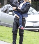 Gwen Stefani and Gavin Take The Boys to the Park