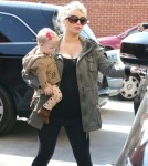 Pregnant Jessica Simpson And Her Family Stop For Mexican Food