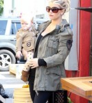 Pregnant Jessica Simpson And Her Family Stop For Mexican Food