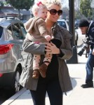 Pregnant Jessica Simpson And Her Family Stop For Mexican Food